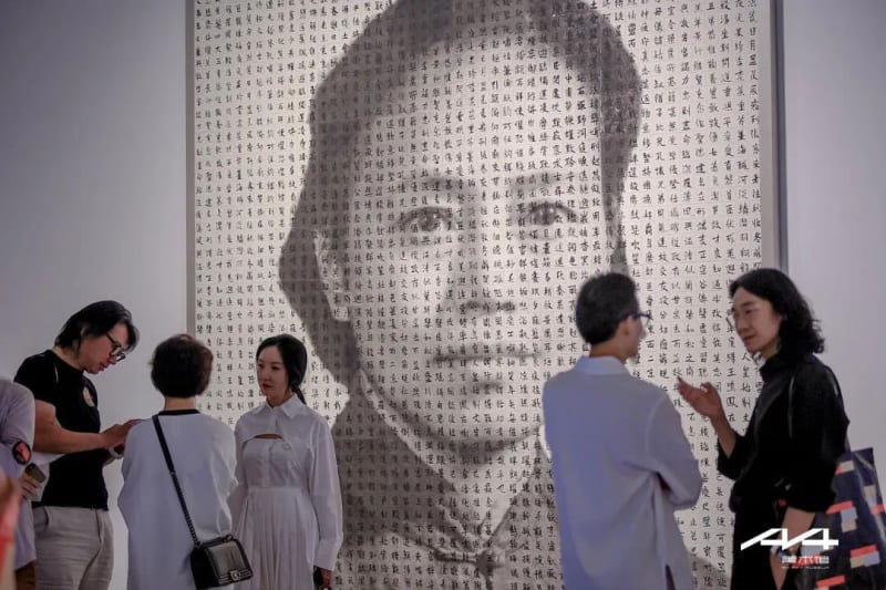 Dai Guangyu, My Mother, 2010, Ink on paper, 300 x 300 cm 戴光郁《我的母亲》，2010，水墨宣纸，300 × 300 cm